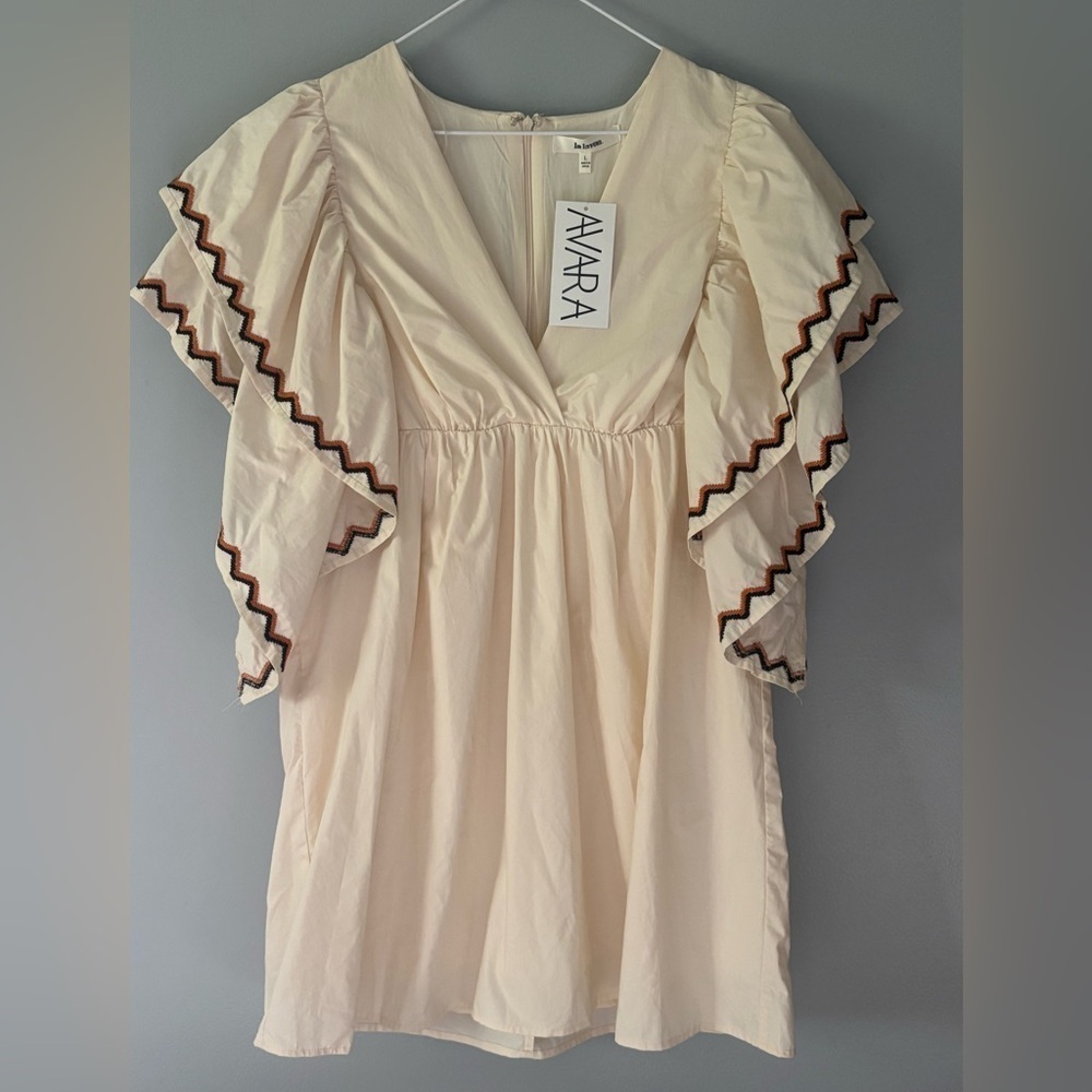 La Lavon NWT Anya Dress. Large Tan Large Ruffle sleeves
